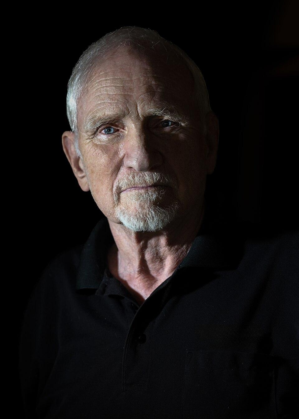Portrait of John Clauser.