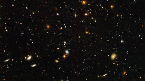 Distant galaxies in the Hubble Ultra Deep Field image assembled from real telescope exposures