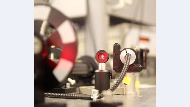 A red alignment laser and fibre-optic mounts in NTNU’s laser-physics laboratory.