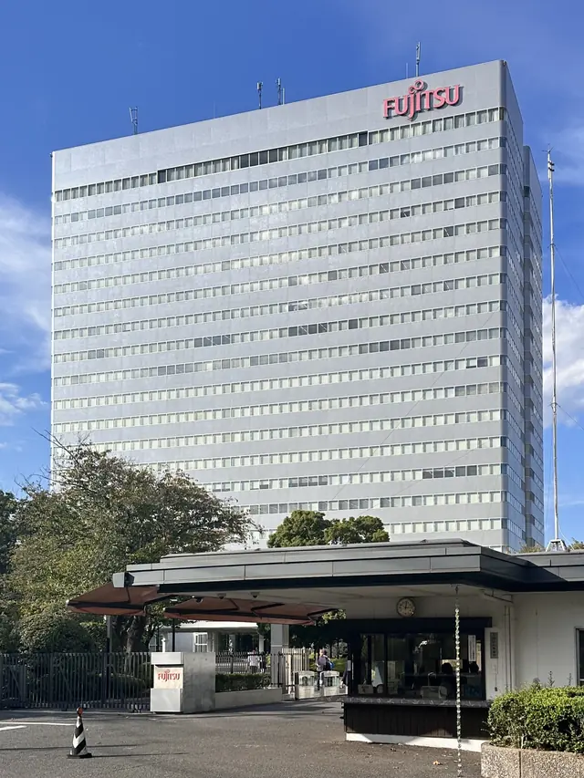 Fujitsu-branded buildings and landscaping at the company’s Kawasaki site.