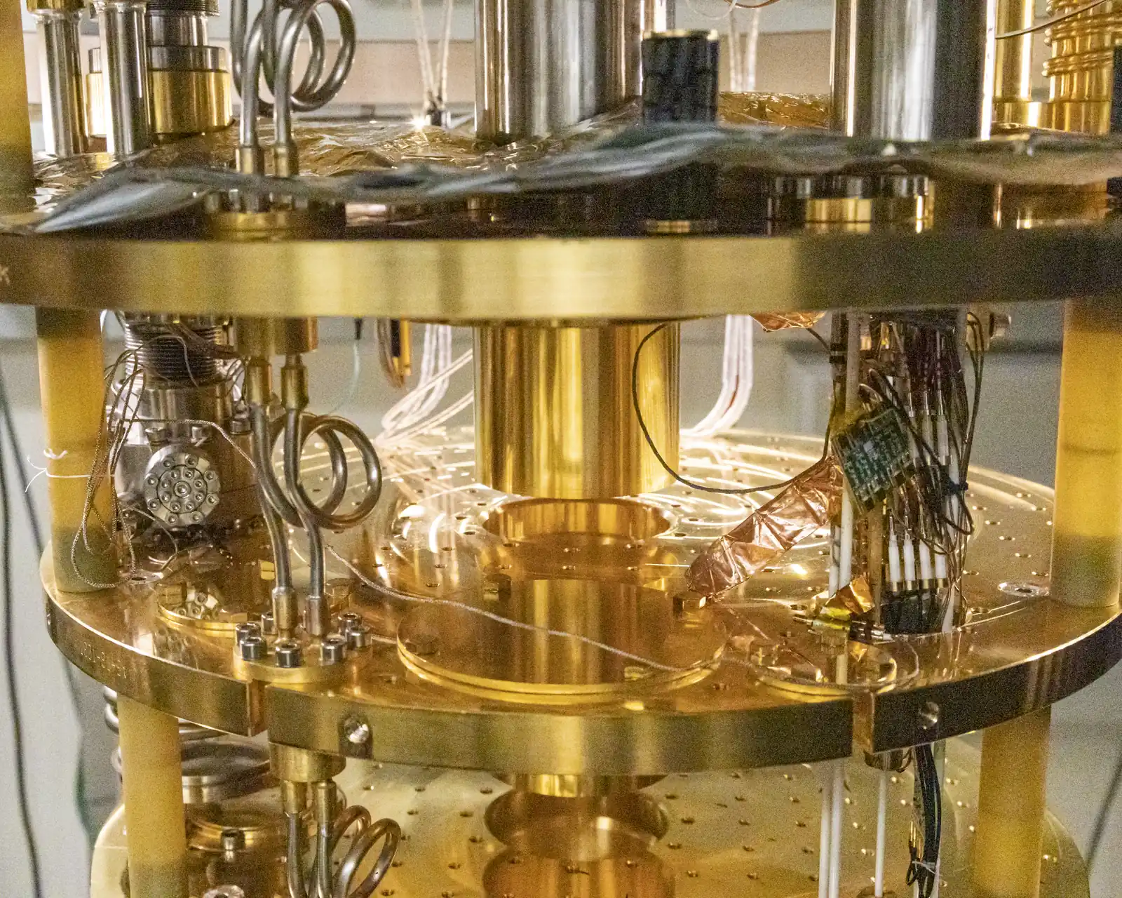 A closed-cycle dilution refrigerator and laboratory instrumentation at Oak Ridge National Laboratory.