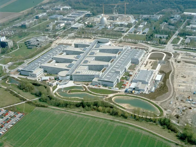 Aerial photograph of TUM’s mechanical-engineering buildings and the surrounding Garching campus.