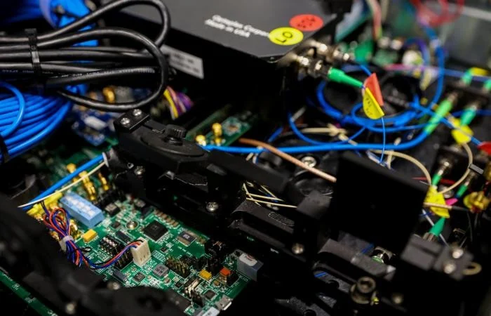 Circuit boards, optical fibers and laboratory components arranged on a quantum-key-distribution bench.